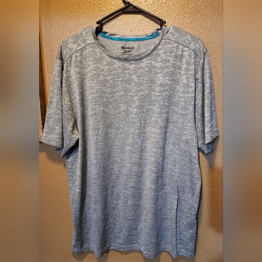 Reebok Tee Workout Shirt Sports Tshirt  Men's Camouflage Gray Tee Large